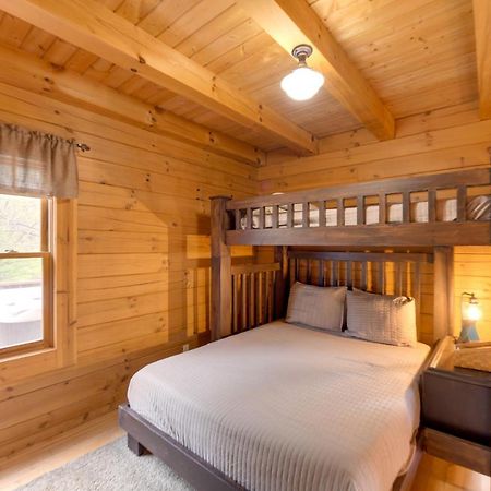 Creekside Bryson City Cabin With Private Hot Tub 외부 사진